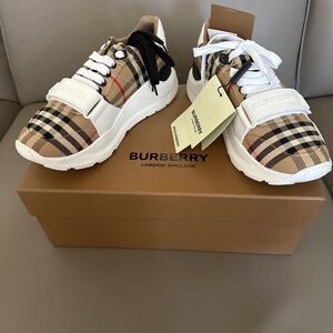 Burberry Low Top Sneaker